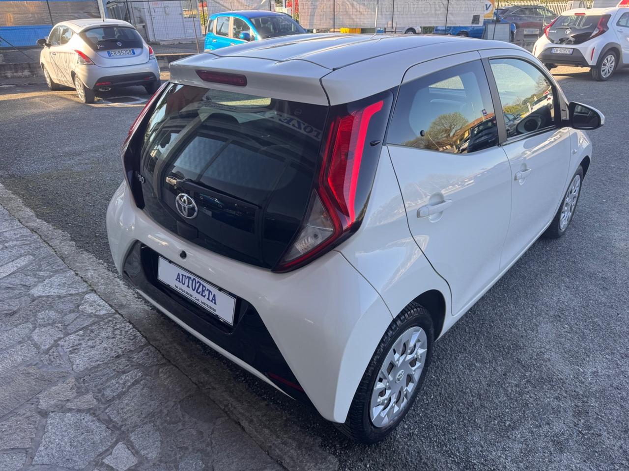 Toyota Aygo 1.0 72 CV 5 porte x-play