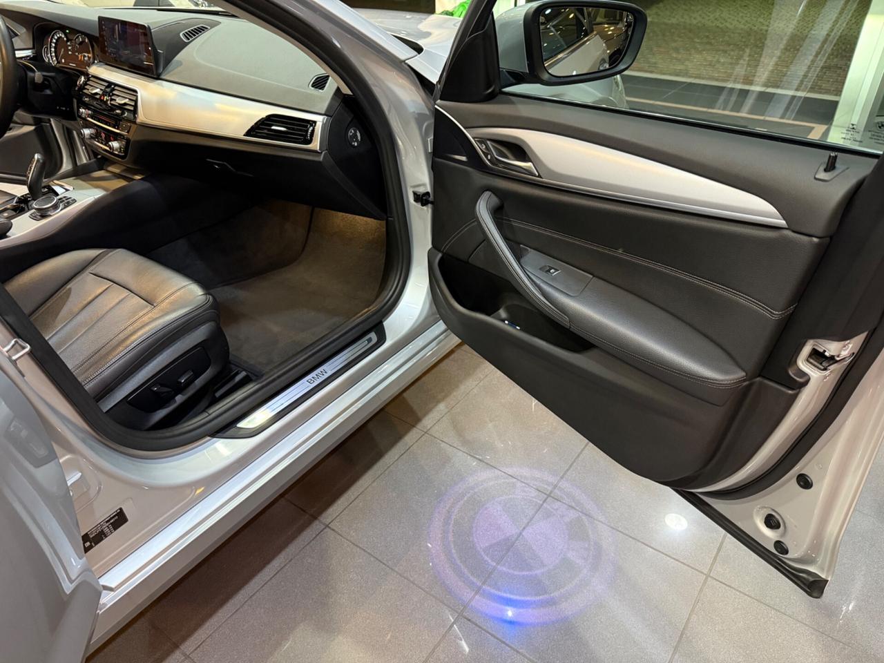 Bmw 520 G31Touring 520d xdrive Luxury GANCIO TRAINO !