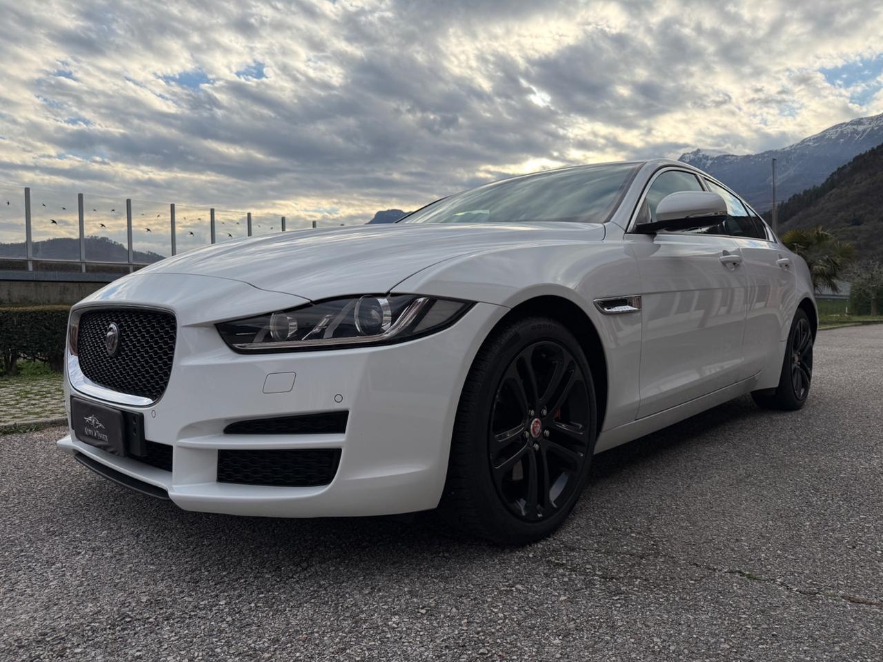 Jaguar XE - Prestige - FULL OPTIONAL