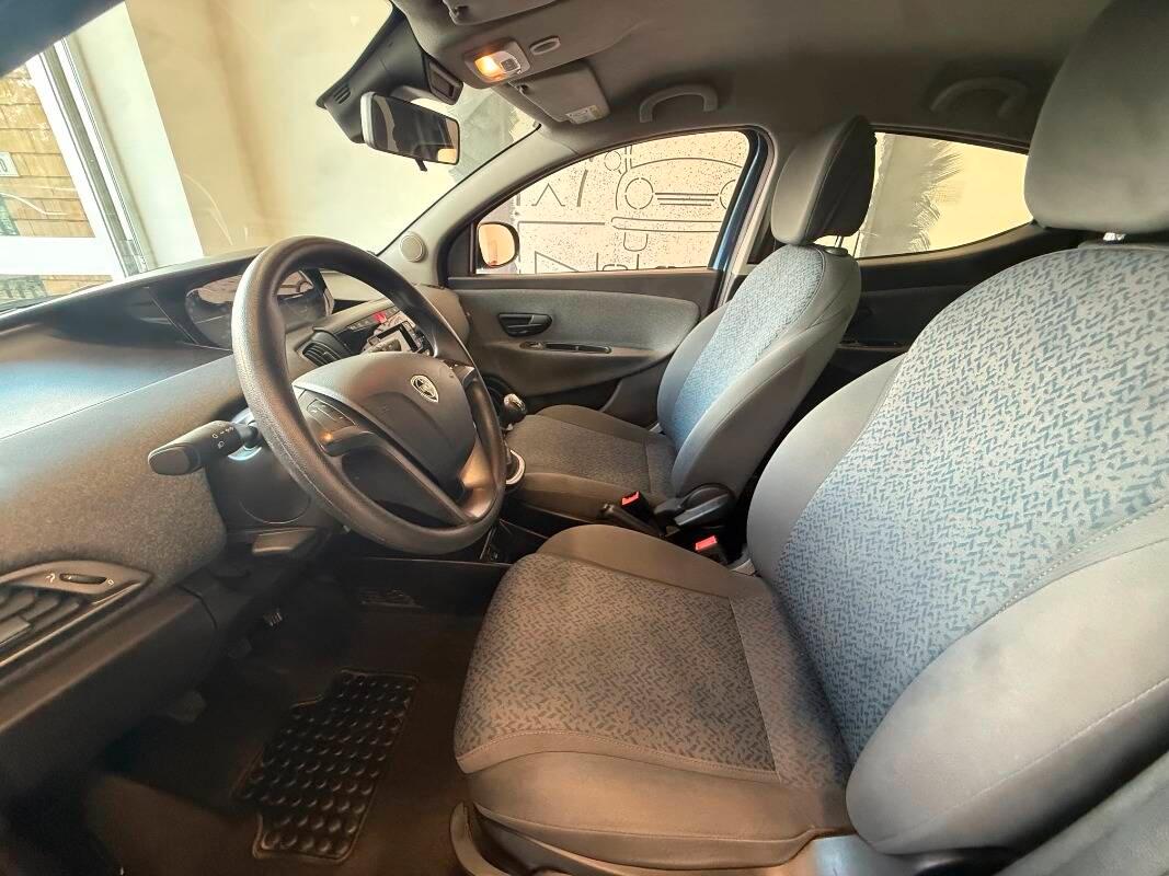 Lancia Ypsilon III 1.0 firefly hybrid Silver Plus s&s 70cv