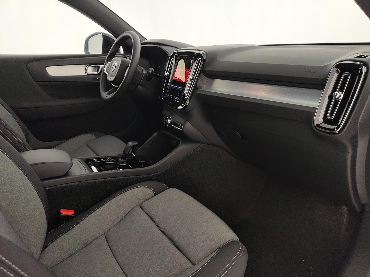 VOLVO XC40 2.0 b3 Plus Dark auto