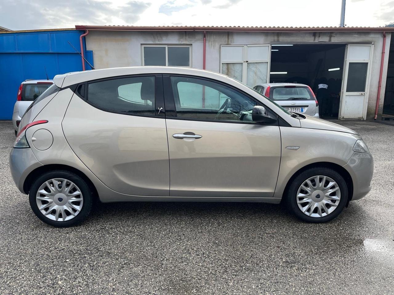 Lancia y 5P-1.2 gpl-km 130000-full-11/2011