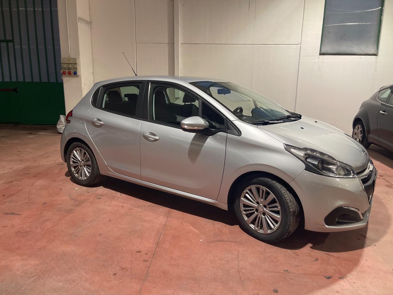Peugeot 208 PureTech 82 5 porte Allure SI NEOPATENTATI