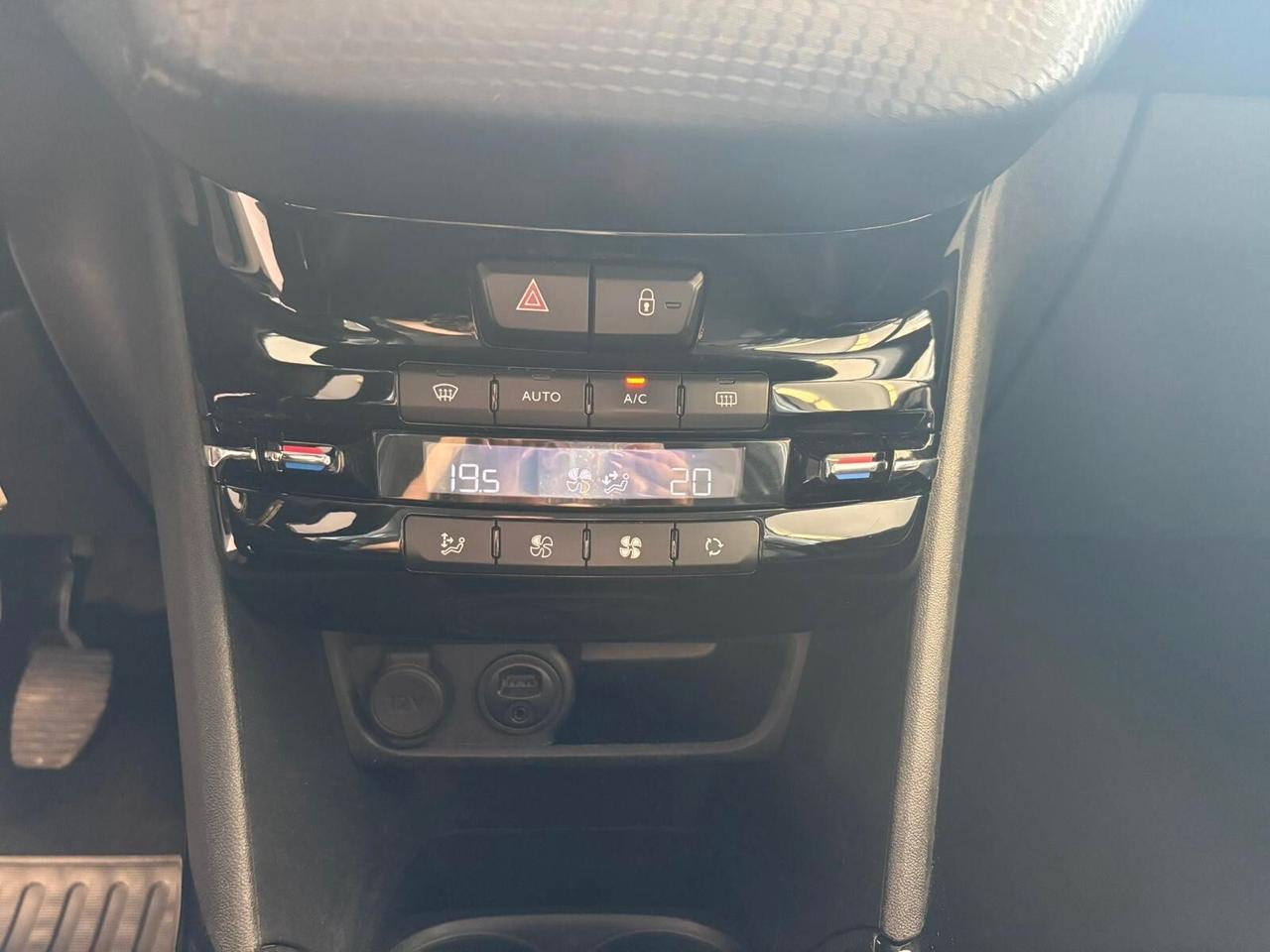 Peugeot 2008 -ANNO 2015 1.6 99 CV 177400 KM OK NEOPATENTATI!