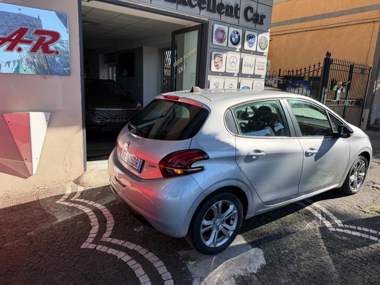 Peugeot 208 BlueHDi 75 3 porte Allure