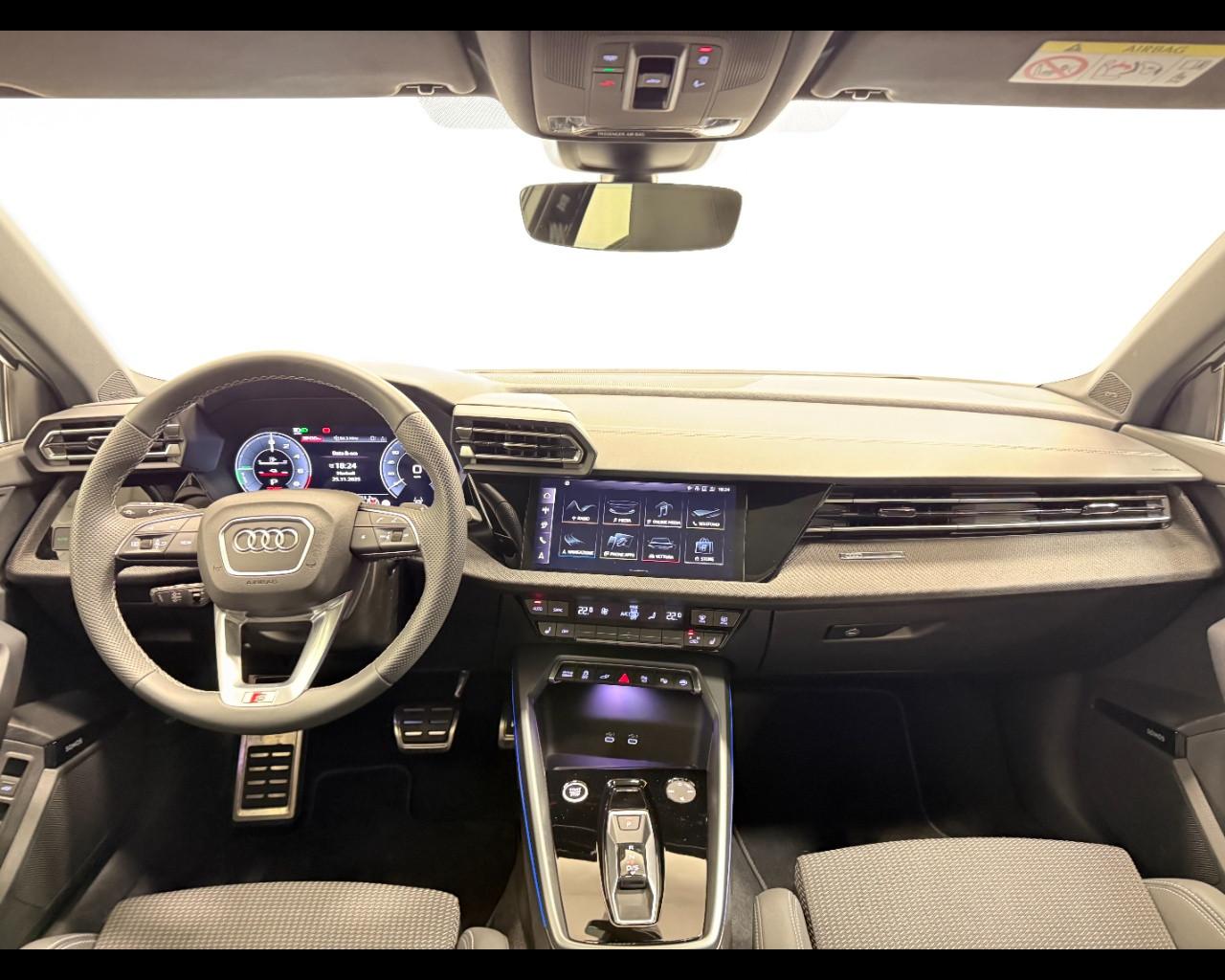 AUDI A3 SPORTBACK 45 TFSIe S-TRONIC S LINE EDITION