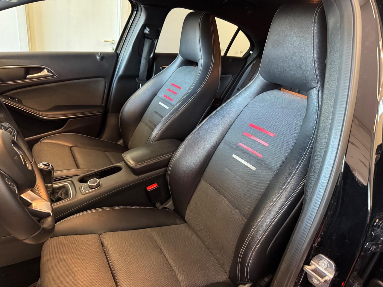 MERCEDES-BENZ A 180 d PREMIUM AMG - 2018