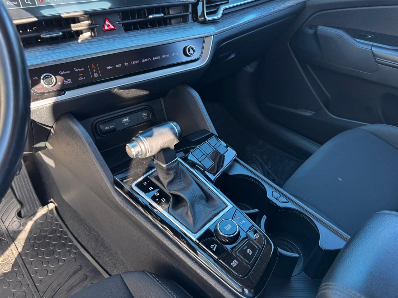 KIA SPORTAGE 1.6 DIESEL HYBRID 2023 ACCESSORIATA