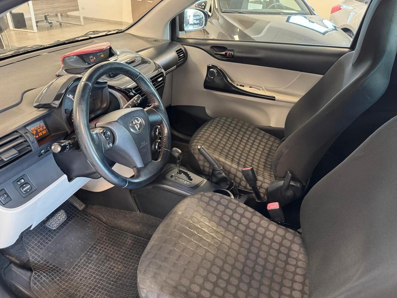 Toyota iQ 1.0 BENZ 68CV AUTOMATICA 2011