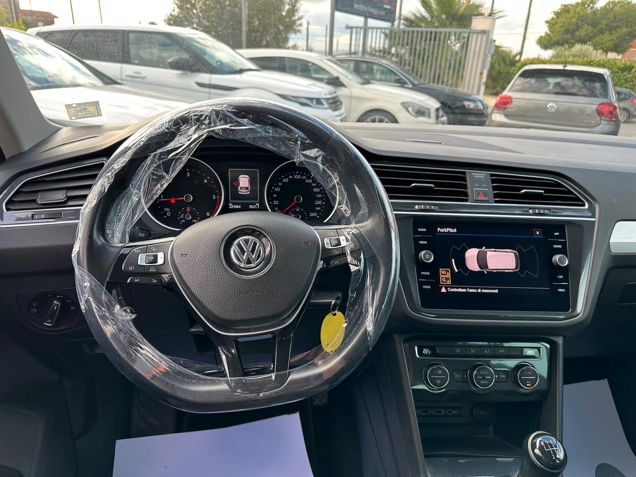 Volkswagen Tiguan 1.6 TDI Sport RLine