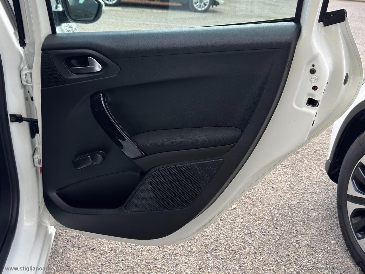 PEUGEOT 208 1.4 HDi 68 CV 5p. Business