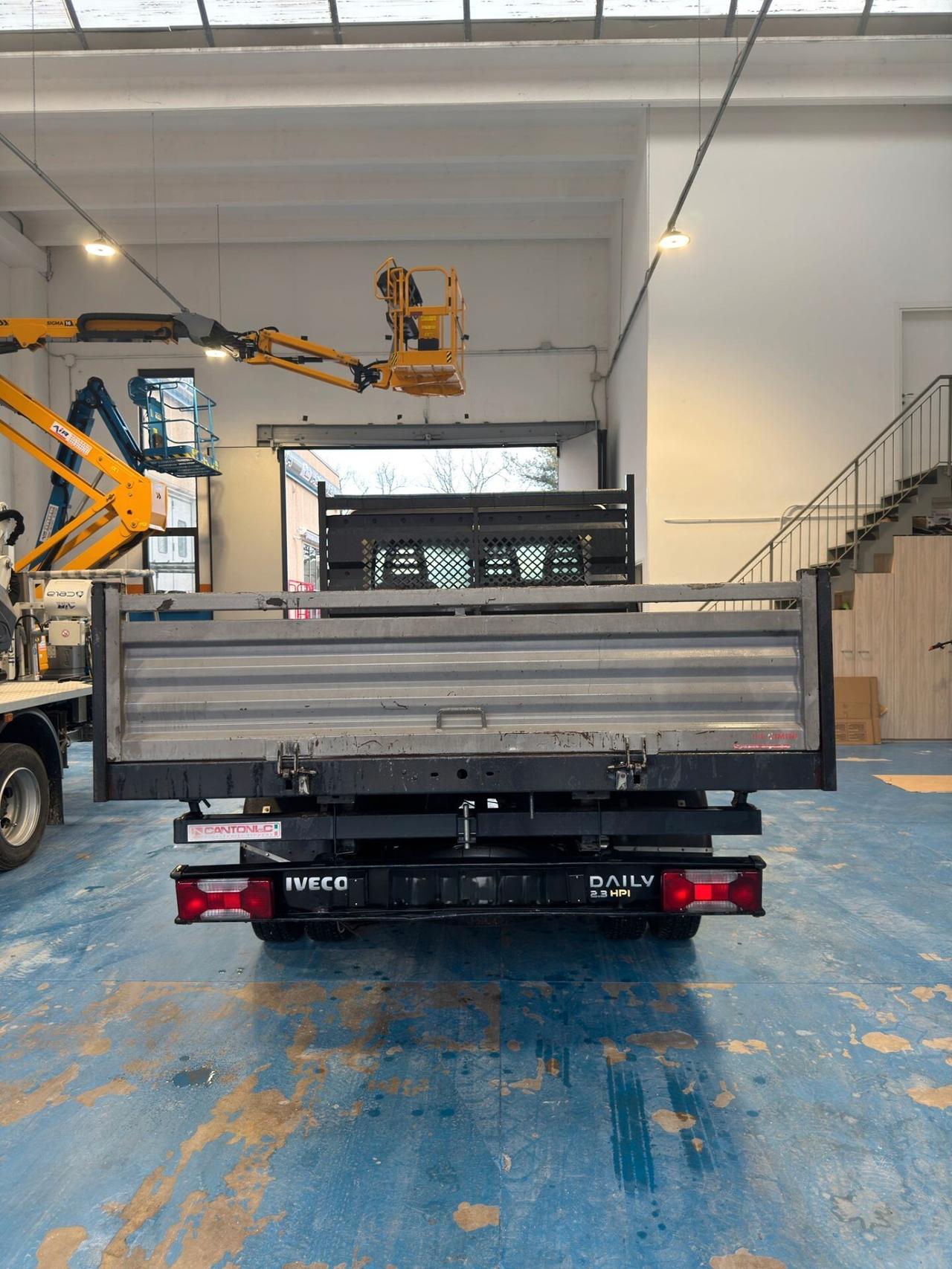 Iveco Daily 35/E4 – Ribaltabile Trilaterale – Euro 4