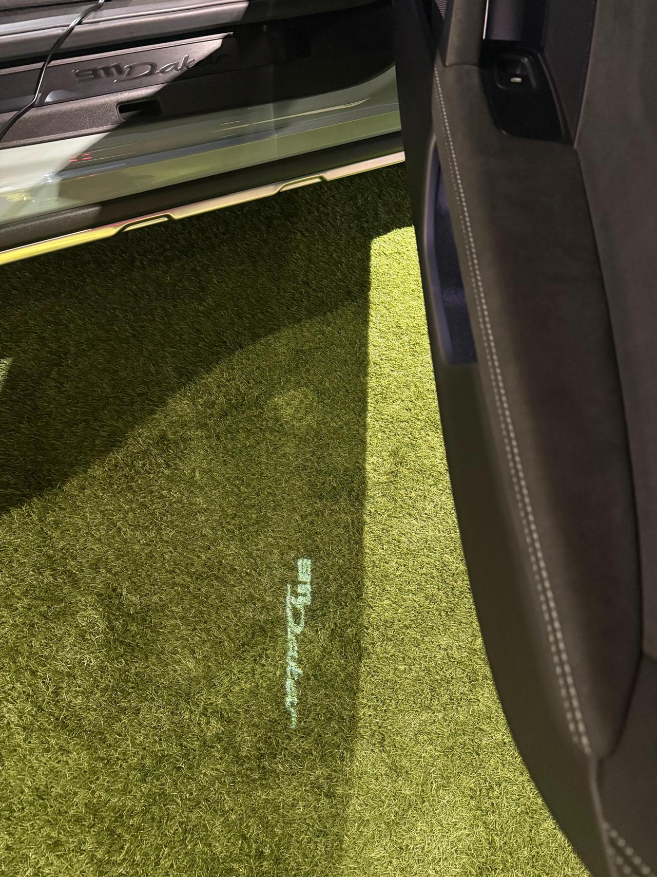 Porsche 911 Coupe 3.0 Dakar auto