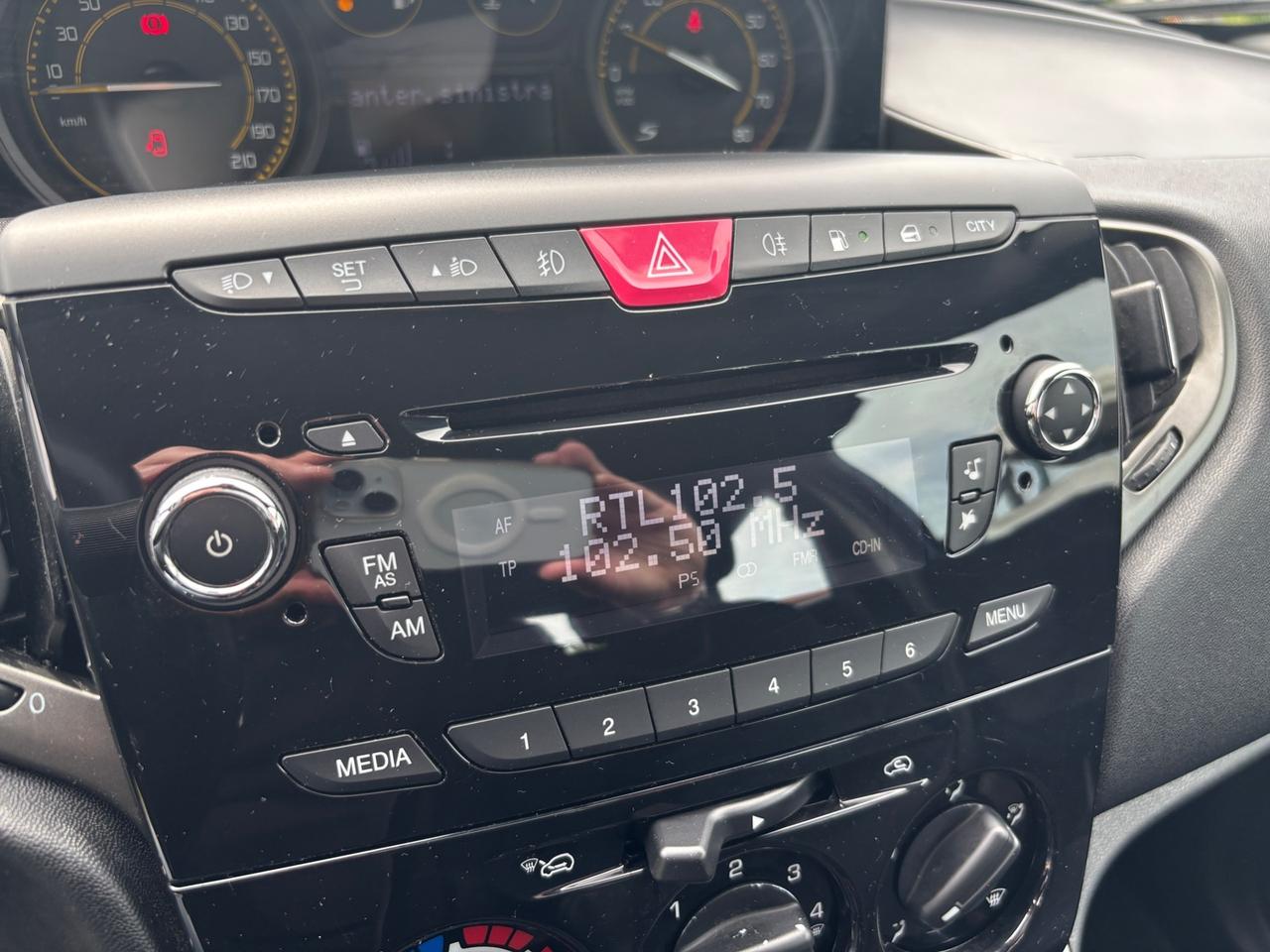 Lancia Ypsilon 1.2 69CV GPL S MOMODESIGN-2013