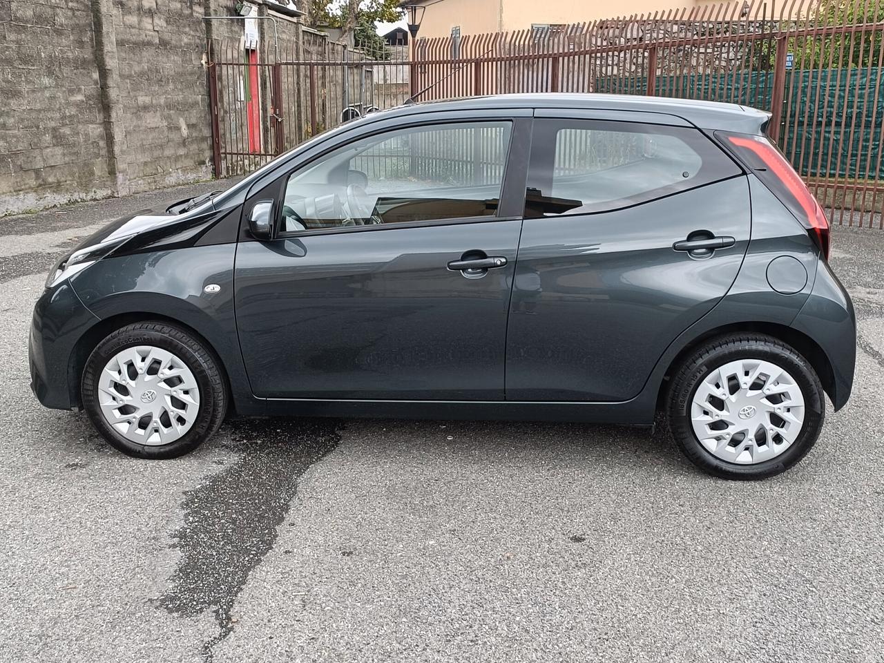 Toyota Aygo Connect 1.0 VVT-i 72 CV 5 porte x-play