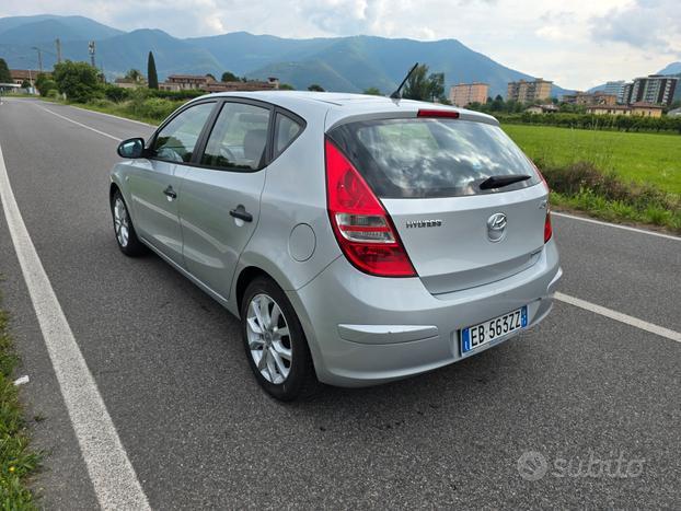 HYUNDAI i30 1.6 CRDi 90CV "ADATTA PER NEOPATENTAT