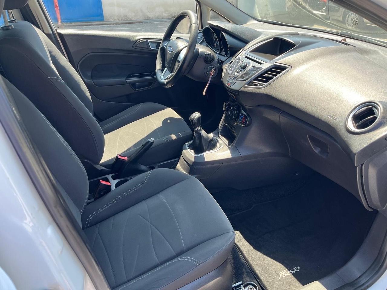 Ford fiesta 5P-1.5 tdci/75 cv-full-2013