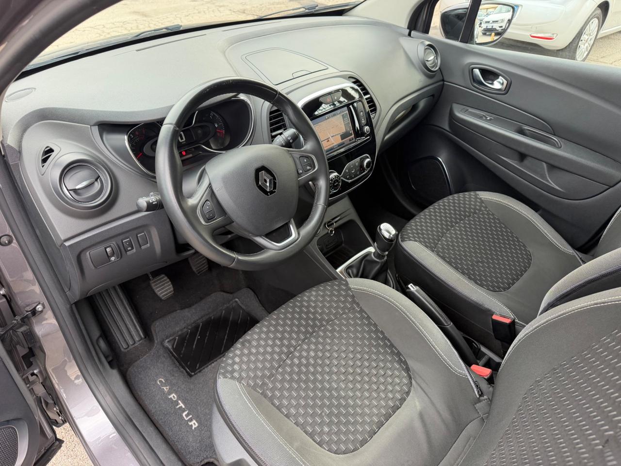 Renault Captur 1.2 benzina 120 cv 2017 Navig retroc