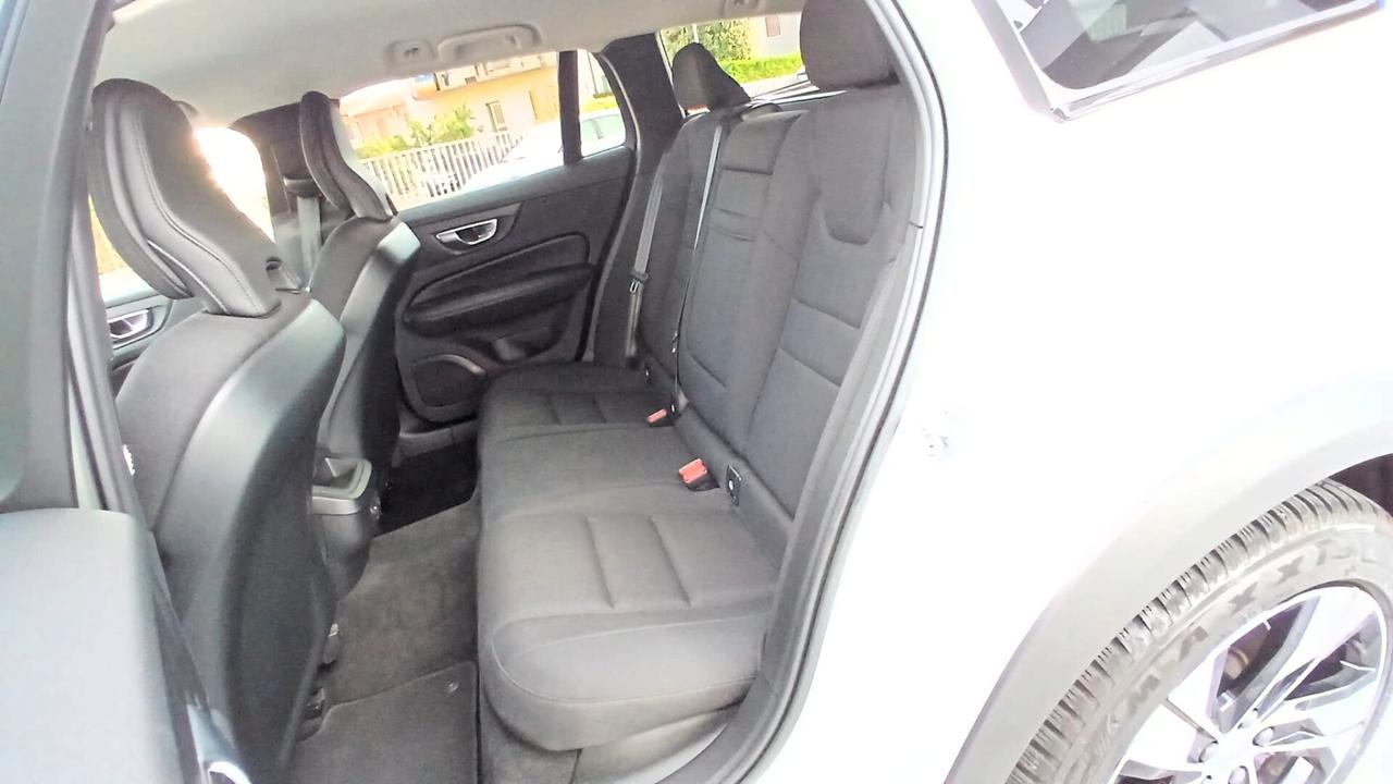 Volvo V60 Cross Country B4 (d) AWD automatico Core
