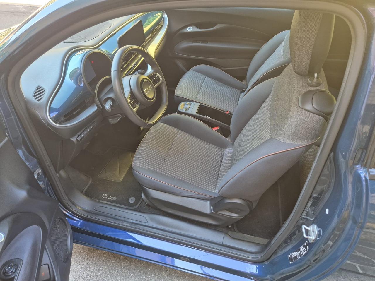 500e 42 kWh Long Range Display CRUISE CONTROL