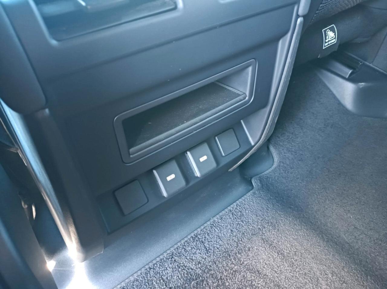 Land Rover Defender 110 3.0D I6 250 CV AWD Auto X-Dynamic HSE