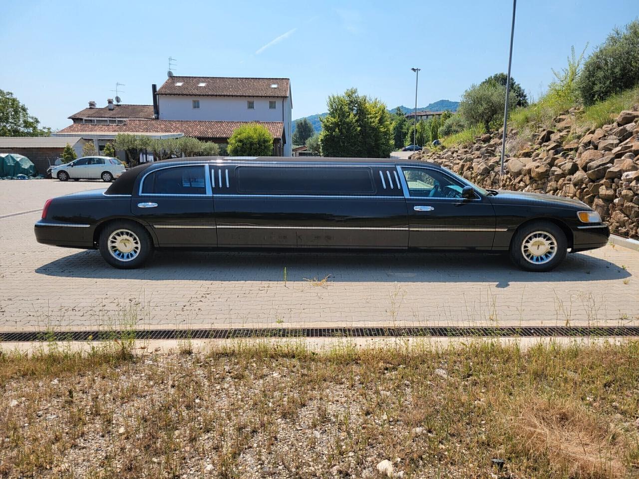 Limousine Lincoln Town car V8 4.6cc 209cv Benz/Gpl