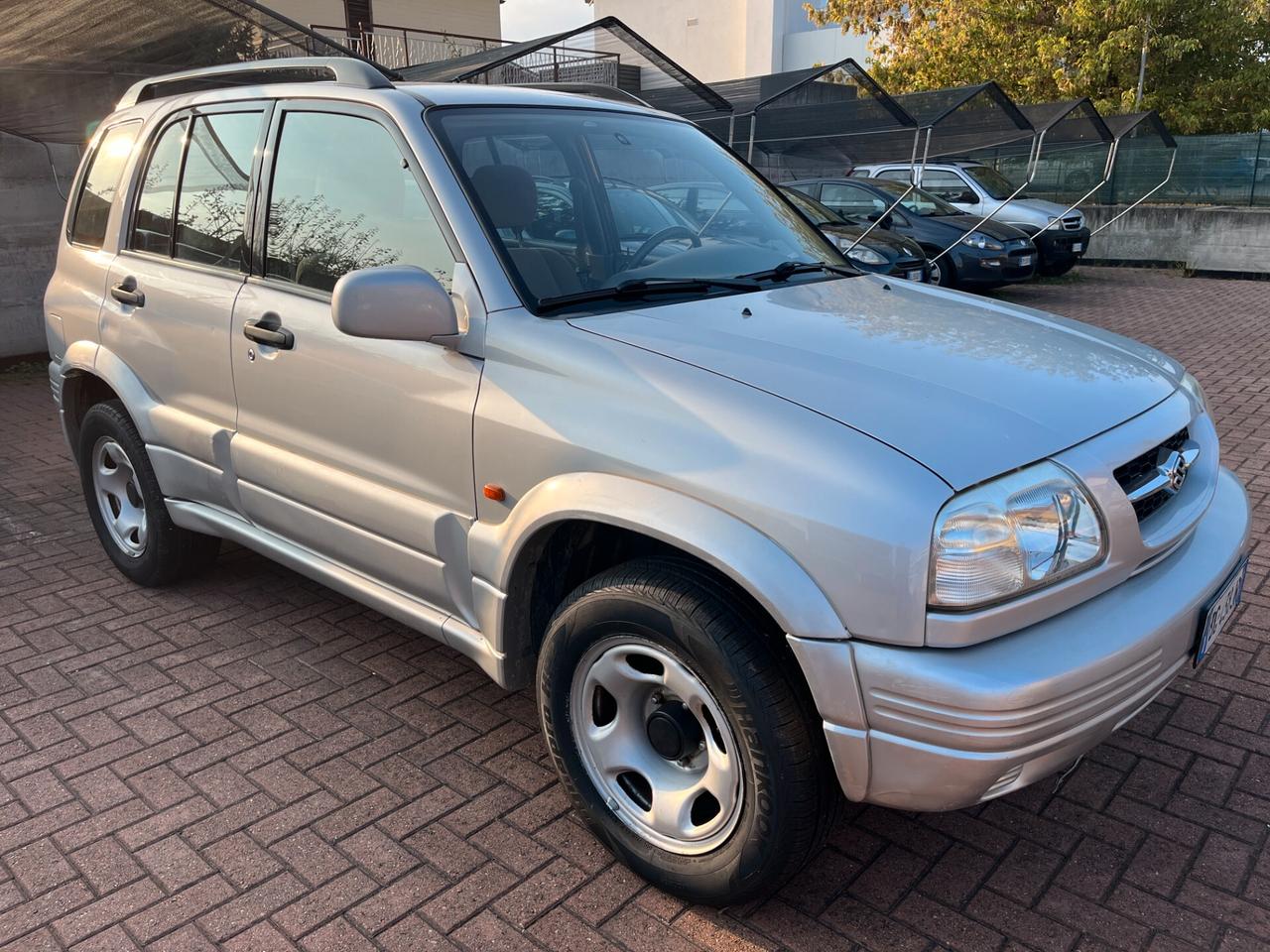 Suzuki Grand Vitara 5 porte 2.0i Benzina