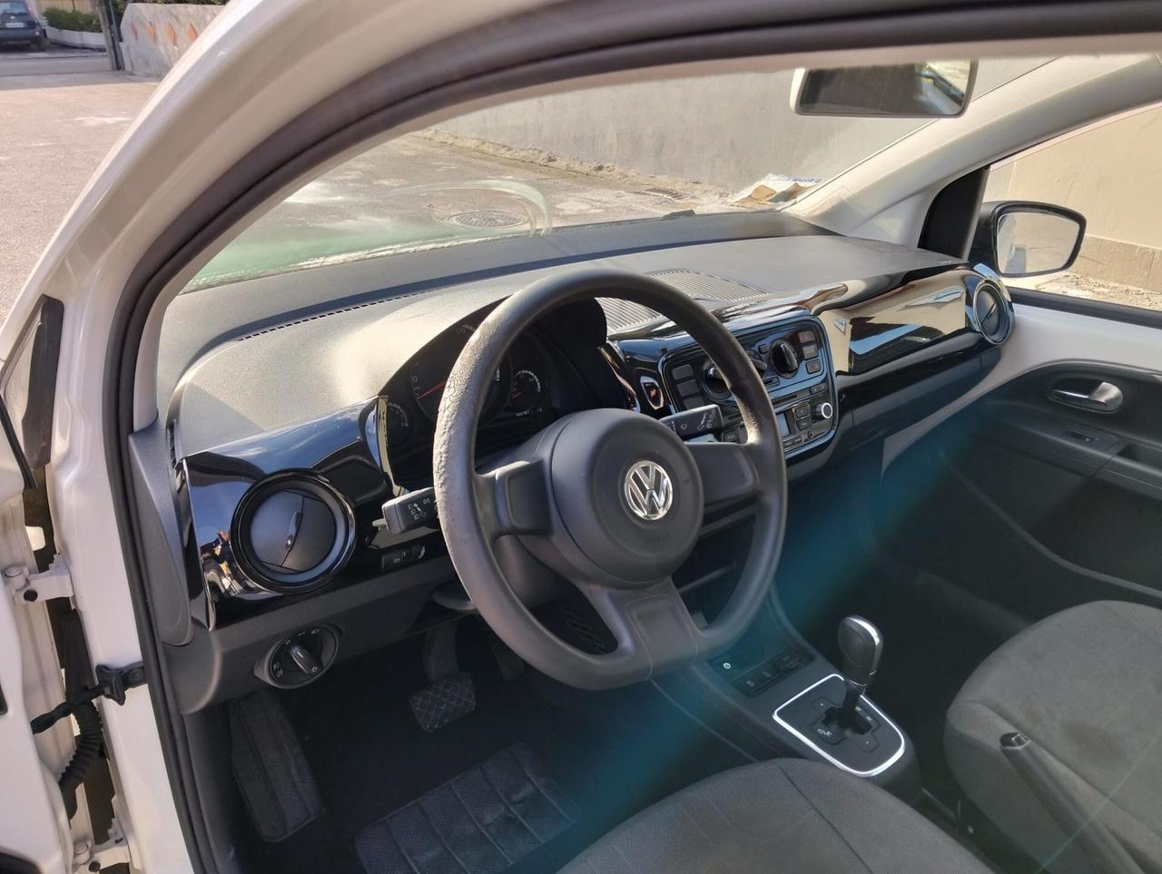 Volkswagen up! 1.0 Benzina Automatica 2014 Sinistrata