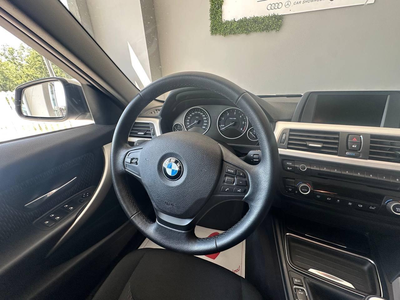 BMW 316d - Book Service Completo