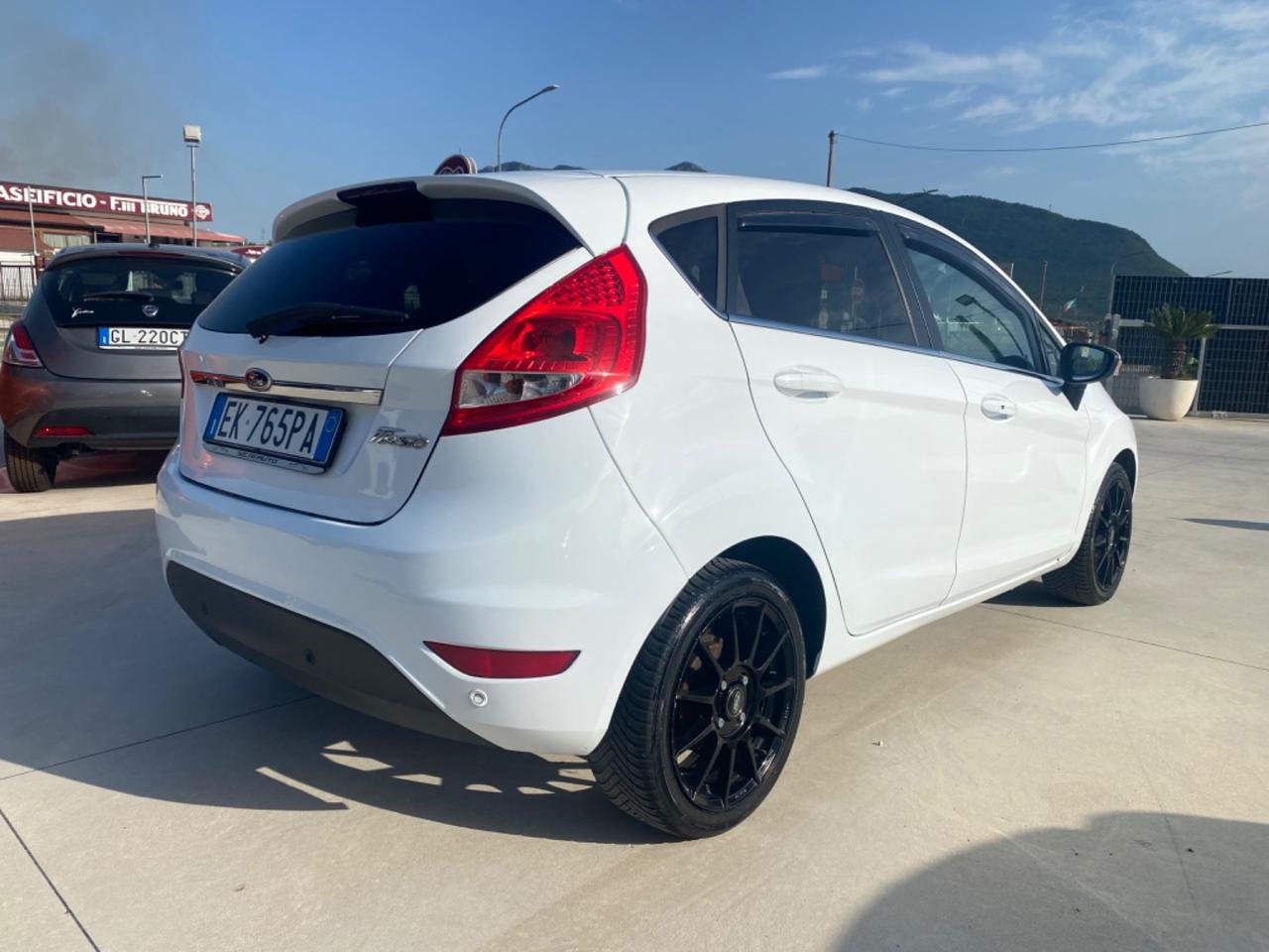 Ford Fiesta 1.4 5 porte Bz.- GPL Titanium