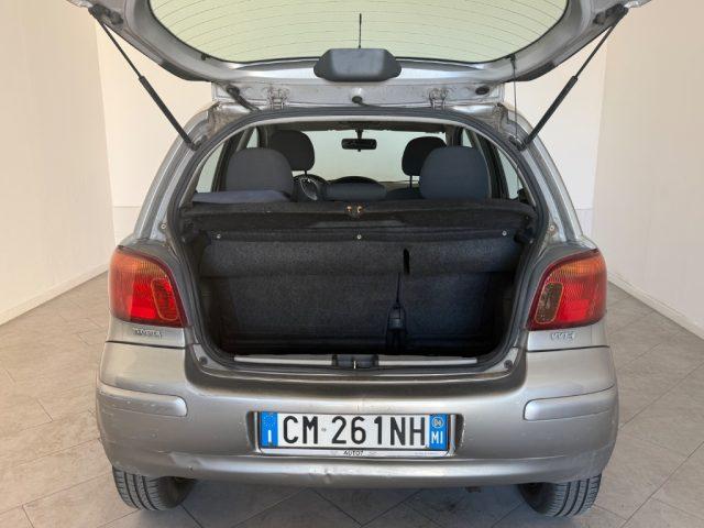 TOYOTA Yaris 1.3i 16V cat 5 porte Sol Blue