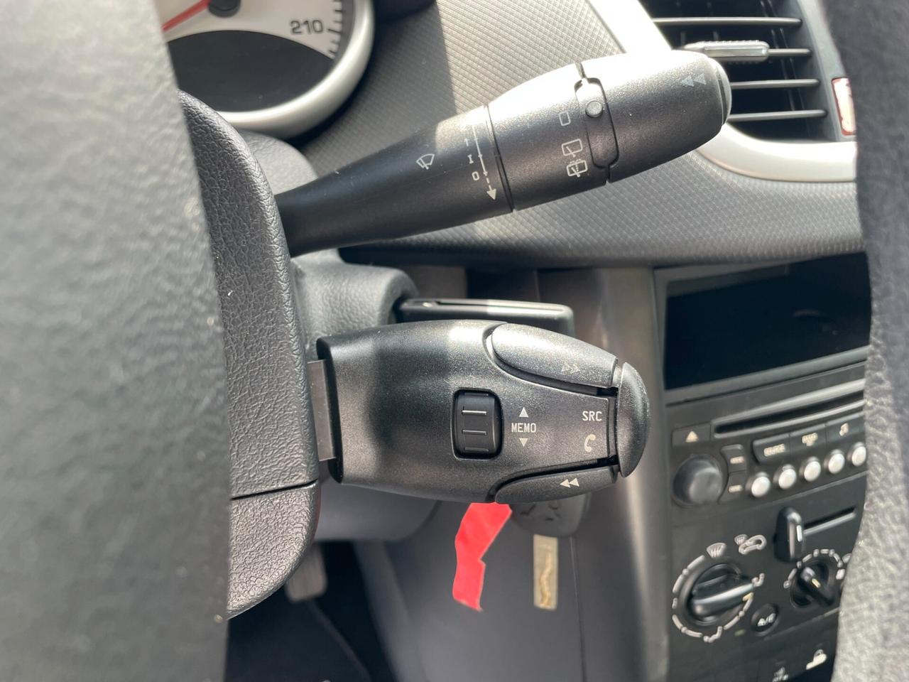 Peugeot 207 5p 1.4 16v XS IDONEA NEOPATENTATI