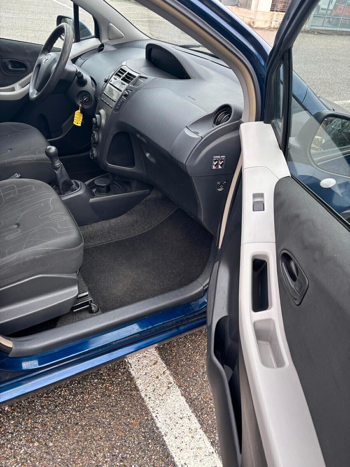 Toyota Yaris 1.0 5 porte Sol TAGLIANDATA TOYOTA CHILOMETRI CERTIFICATI