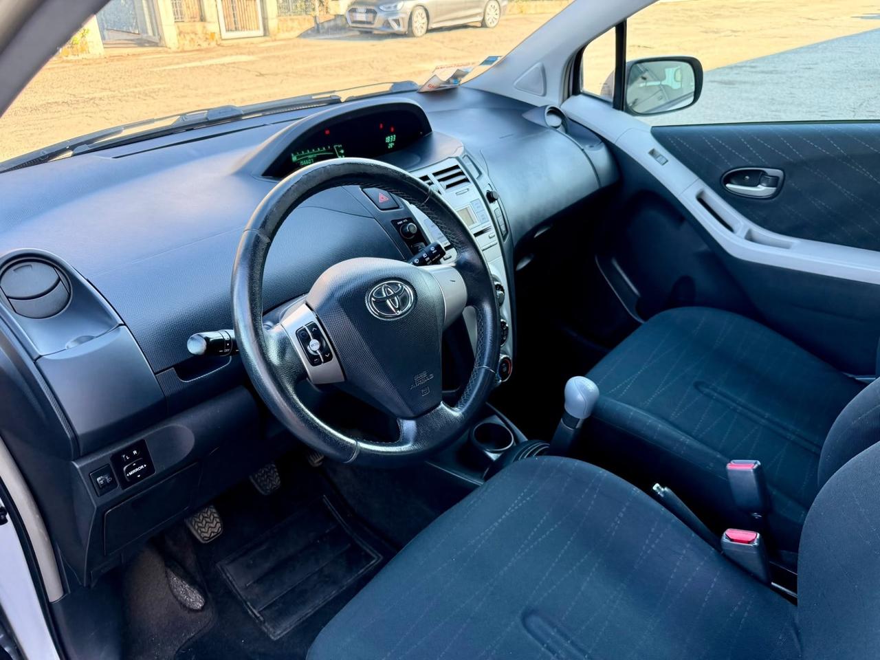 Toyota Yaris 1.3benz 2008 156.000km per neopatentati