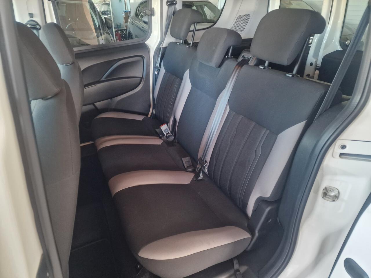 Fiat Doblò 1.6 MJet Lounge Combi N1