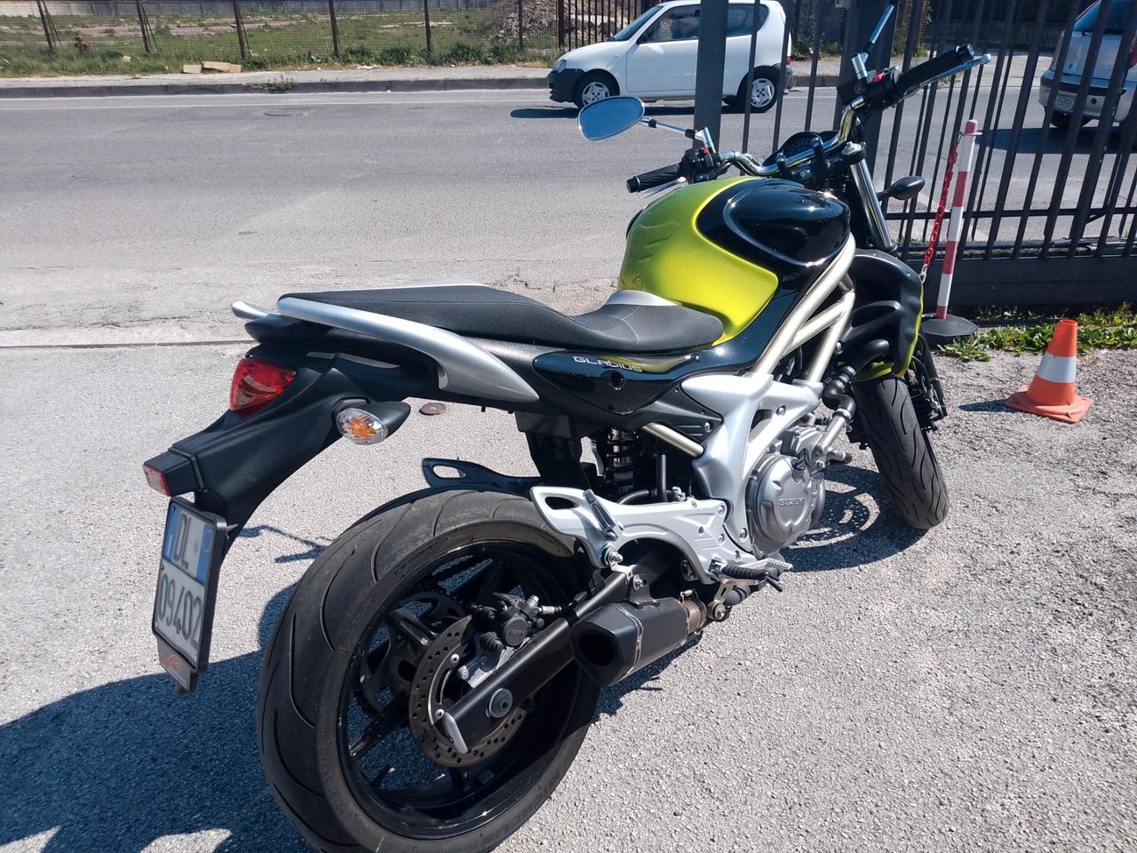 Suzuki Gladius 650 POCHISSIMI CHILOMETRI - PARI AL NUOVO