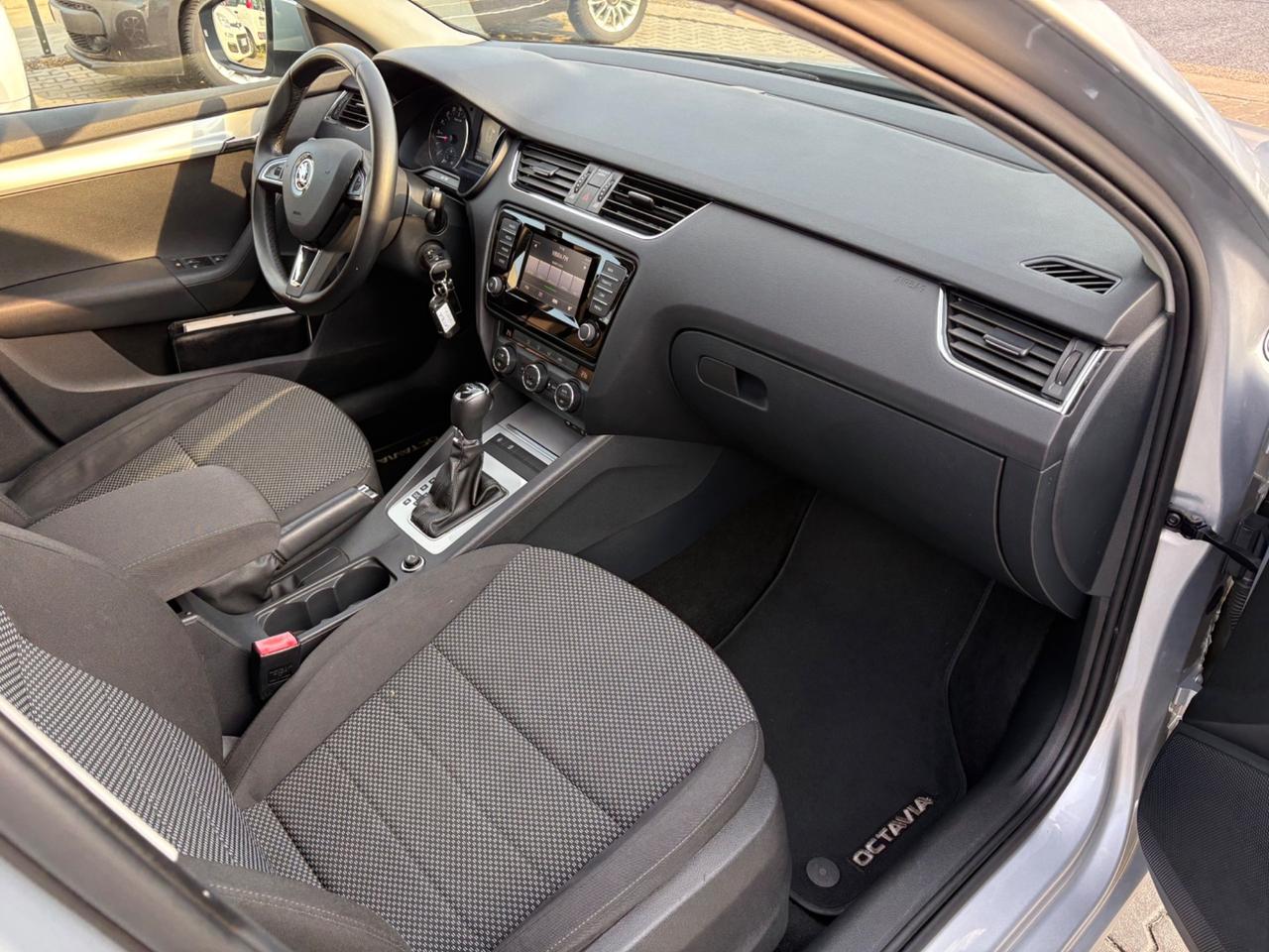 Skoda Octavia 1.6 TDI CR 105 CV DSG Wagon Elegance