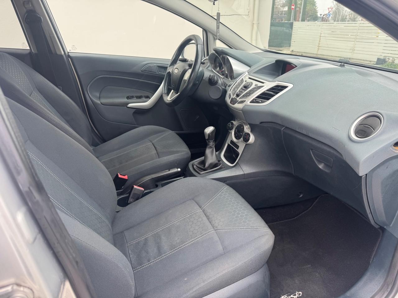 Ford Fiesta 1.4 5 porte Bz.- GPL Titanium OK NEOPATENTATI