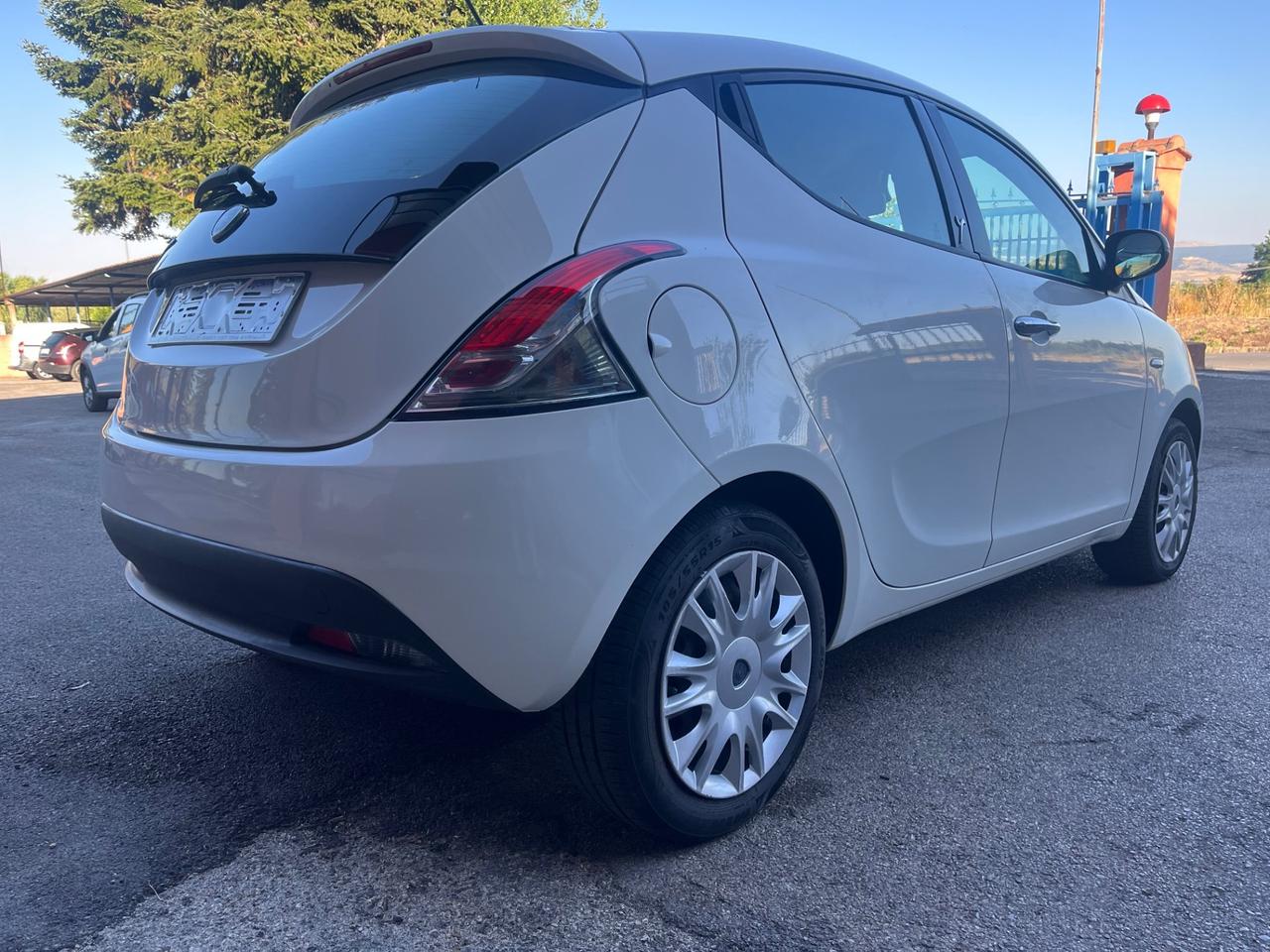 Lancia Ypsilon 1.2 69 CV 5 P Gold-km104000-