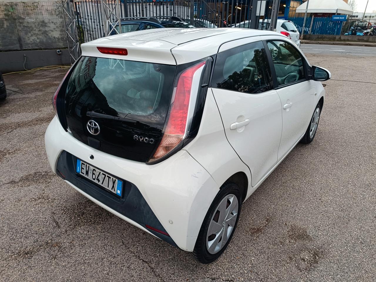 Toyota Aygo 1.0 VVT-i 69 CV 5 porte x-cool