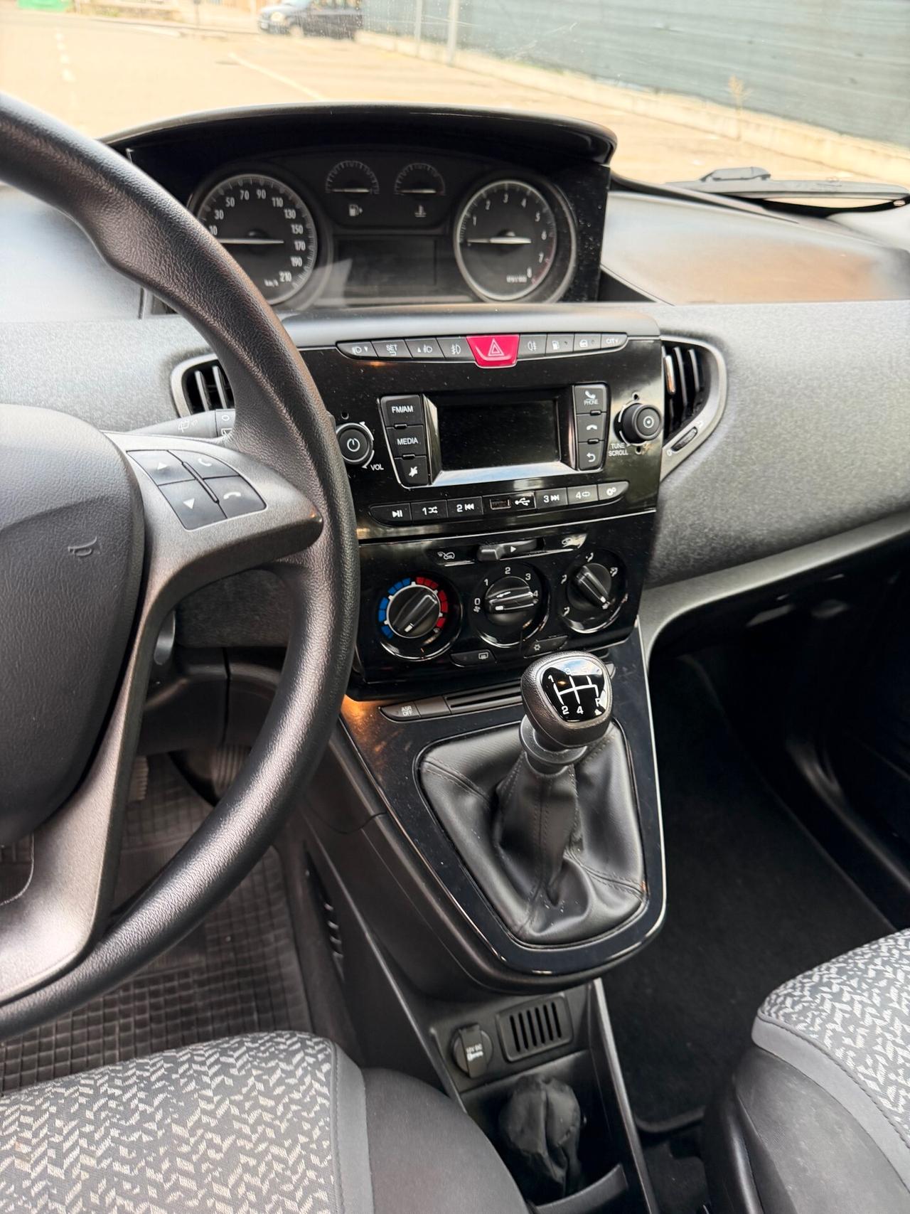 Lancia Ypsilon 1.2 Gpl - NEOPATENTATI - 12 MESI DI GARANZIA -