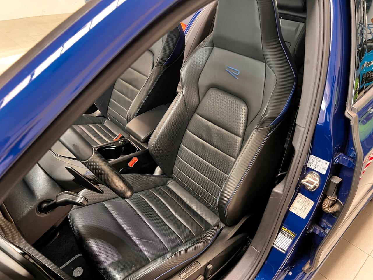 Volkswagen Golf 8 R 2.0 TSI DSG 4Motion AKRAPOVICH