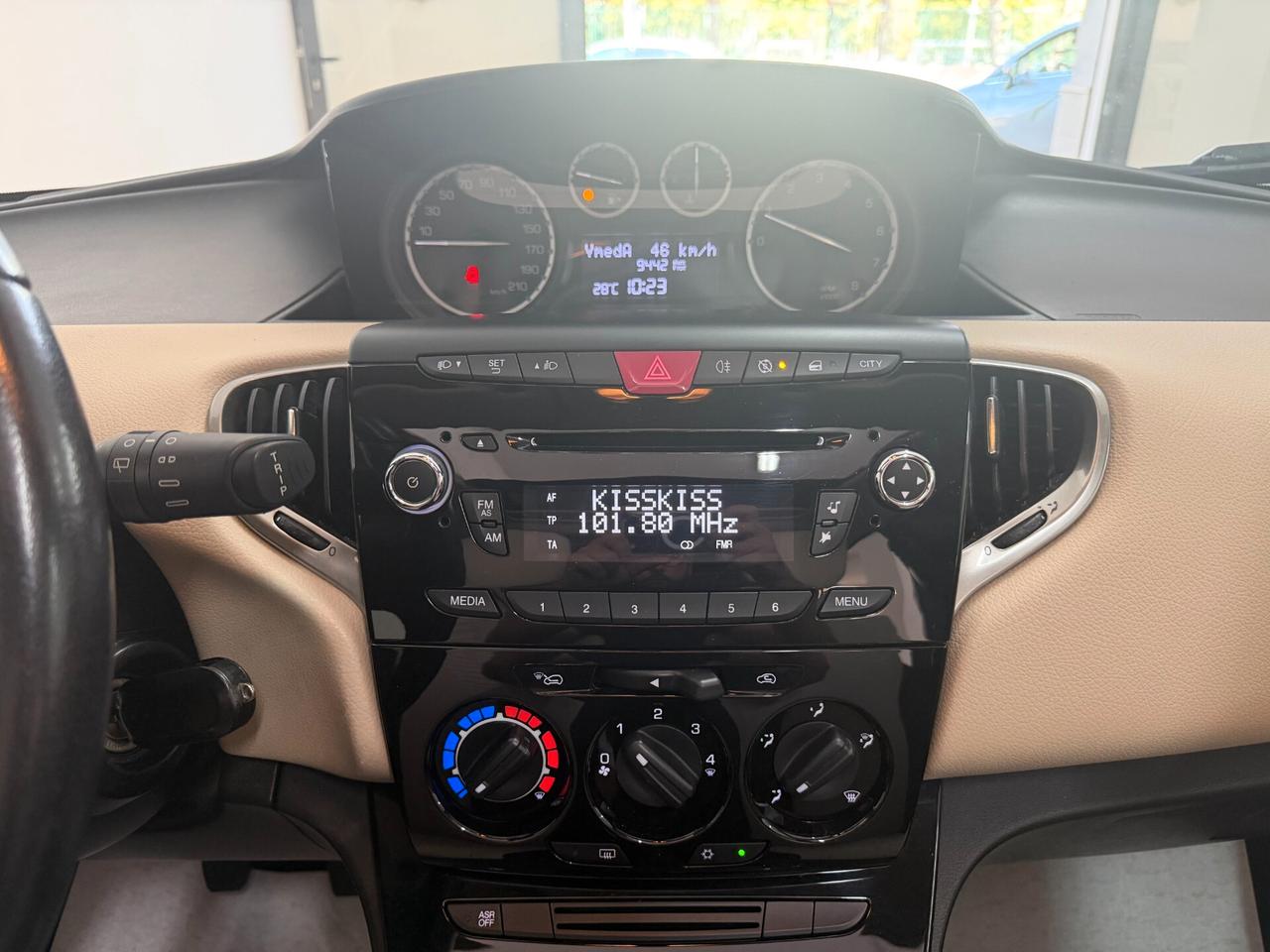 Lancia Ypsilon 1.2 69 CV 5p. Gold TETTO PANO/BI-COLOR/CLIMA