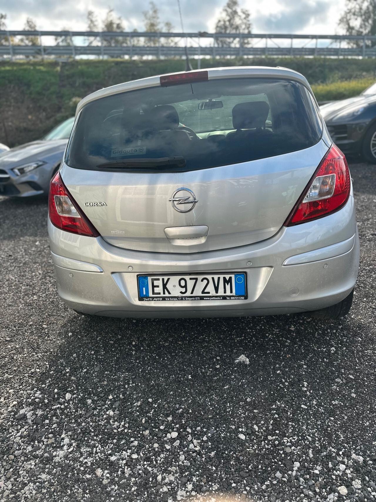 Opel Corsa 1.2 5 porte Cosmo