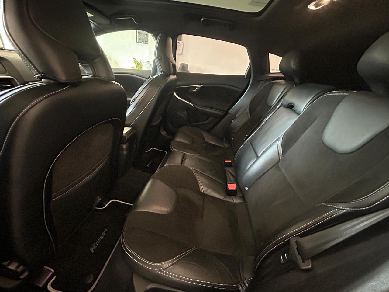 Volvo V40 T3 R-design