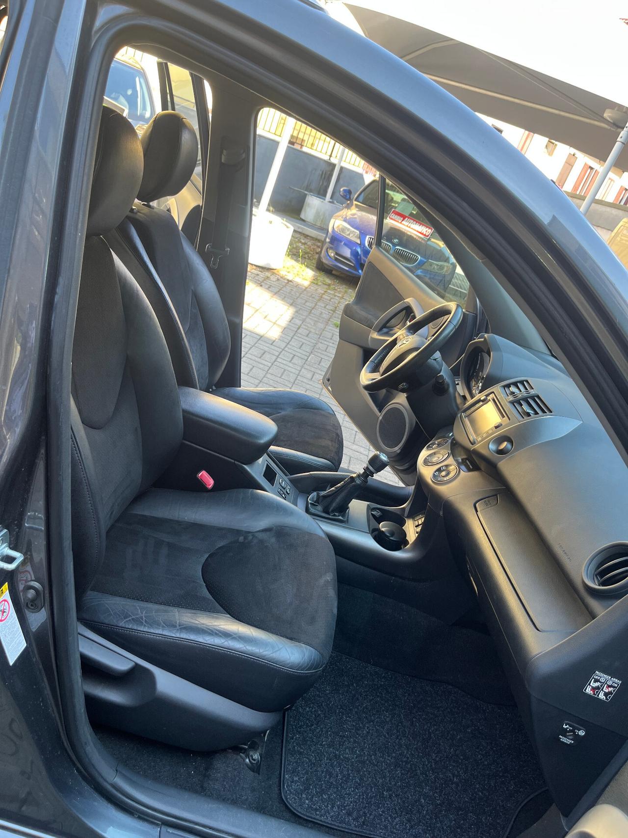 TOYOTA RAV 4 2.2 D-4D LOUNGE - 4X4