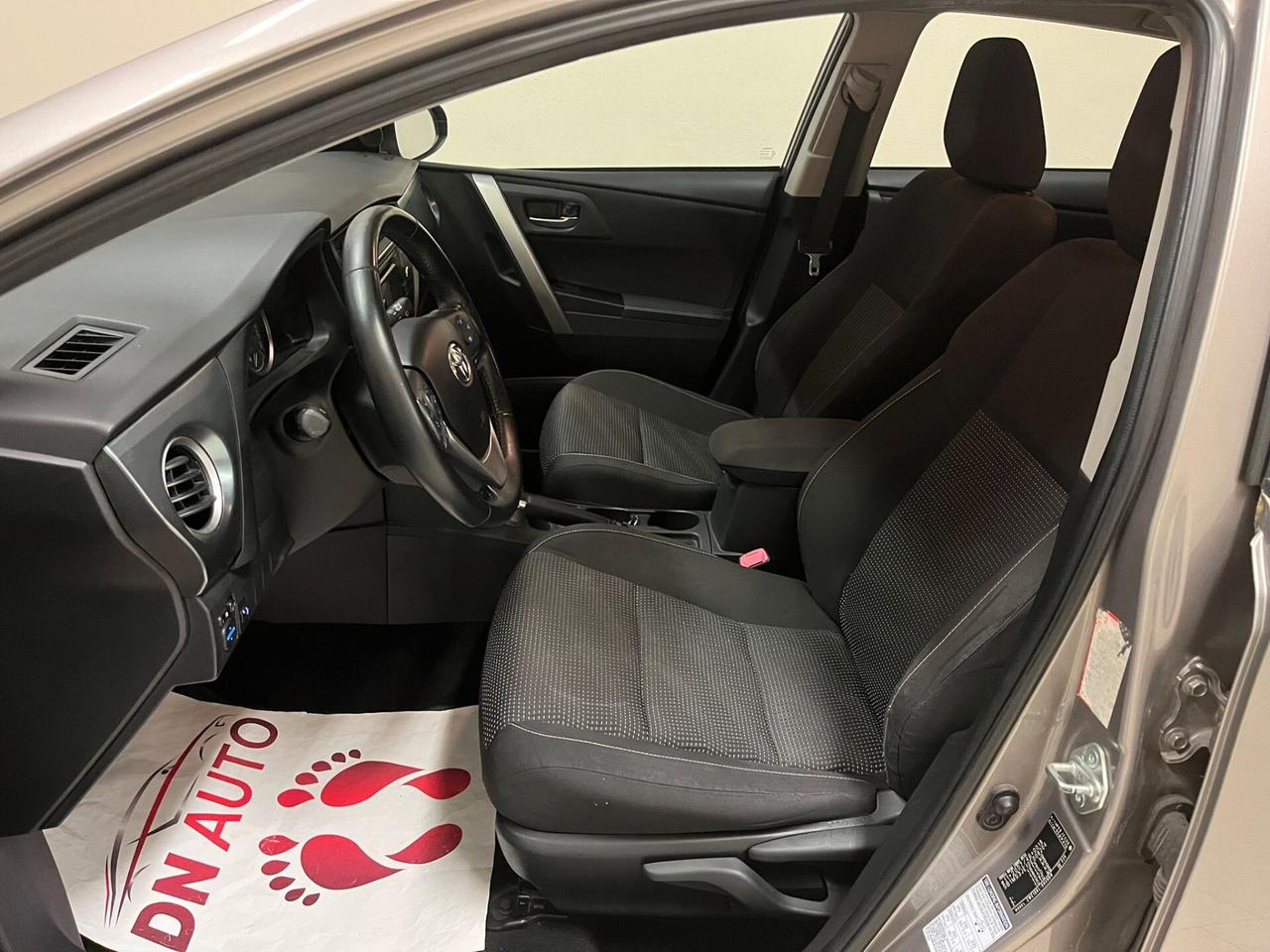 Toyota Auris 1.8 Hybrid Lounge