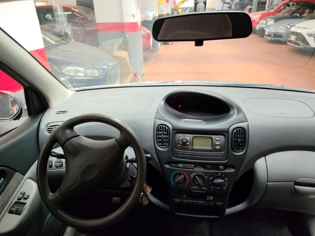 Toyota Yaris Verso 1.3i 16V cat Sol