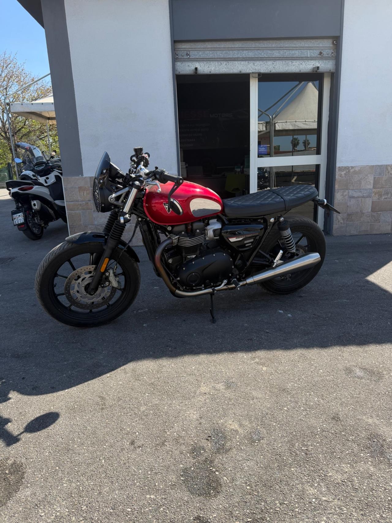 Triumph Speed Twin 900 Crome edition