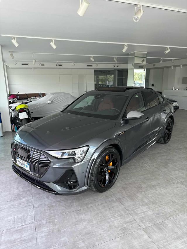 AUDI e-tron S SPB sport attitude 3motori 503cv tetto